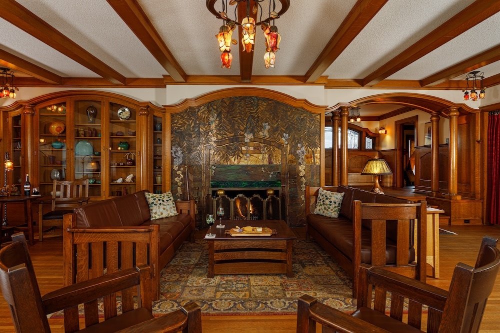 One of the best hotels in Wausau for fall getaways